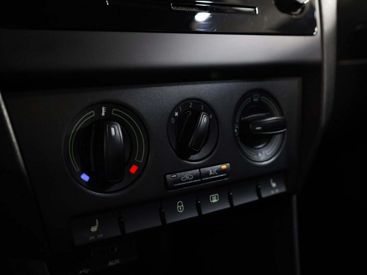 Skoda Rapid с пробегом — 2015 год. Фото: #11