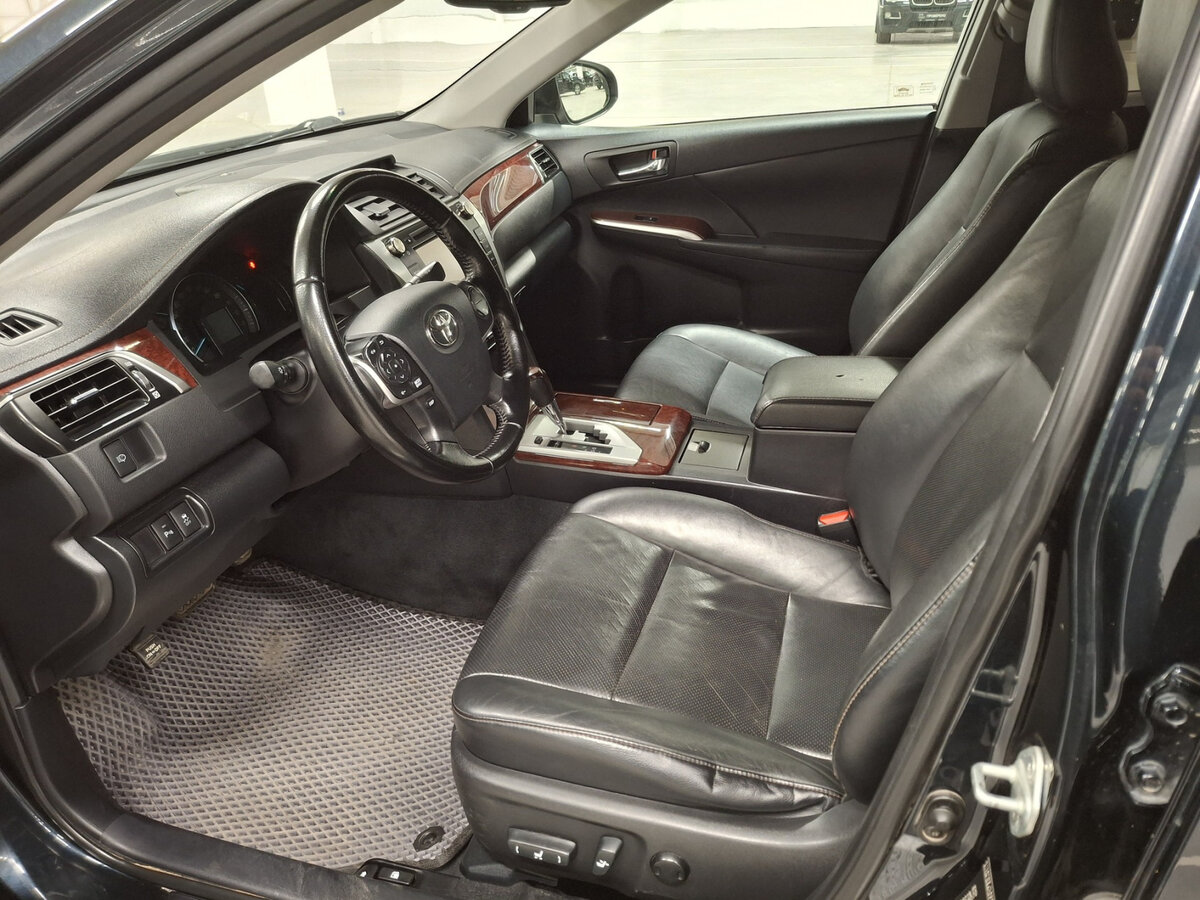 Toyota Camry с пробегом — 2014 год. Фото: #10