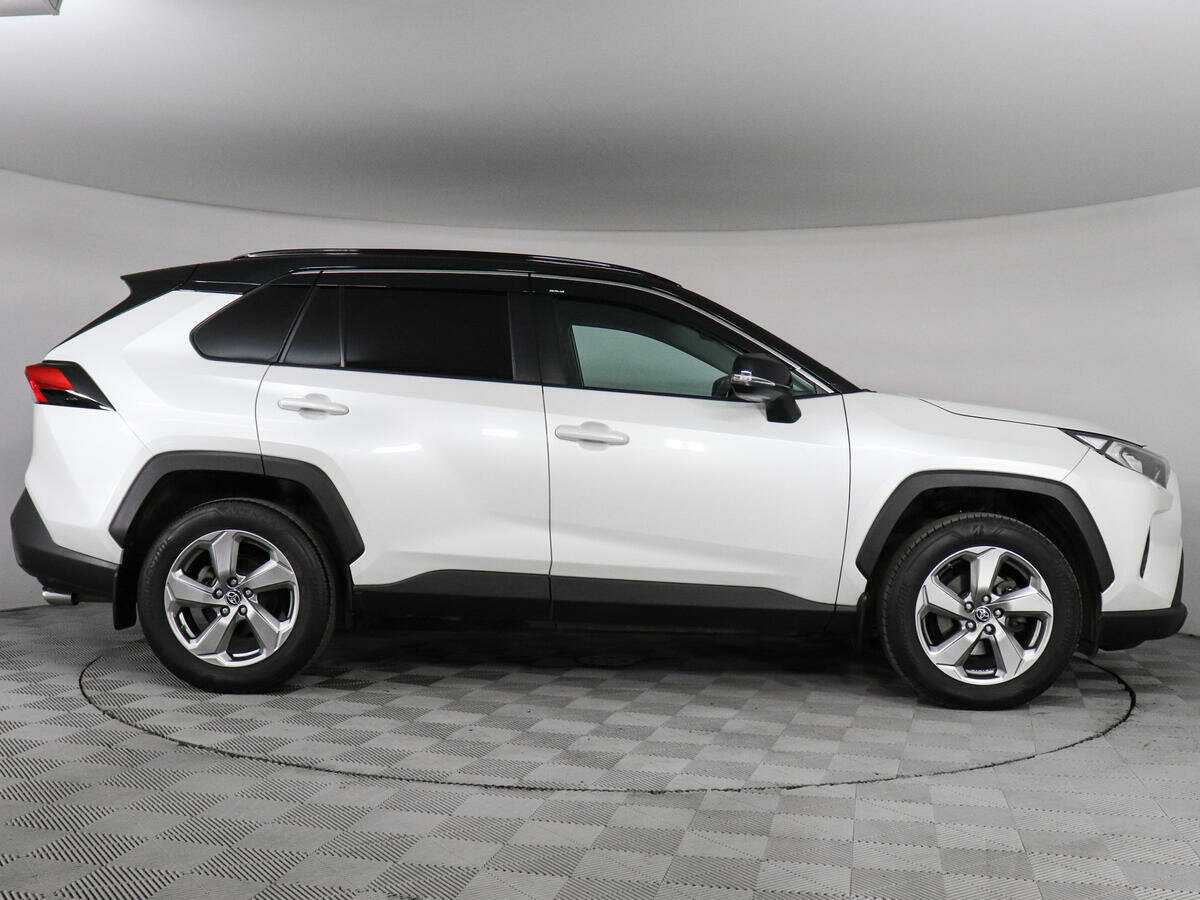 Toyota RAV4 с пробегом — 2020 год. Фото: #2