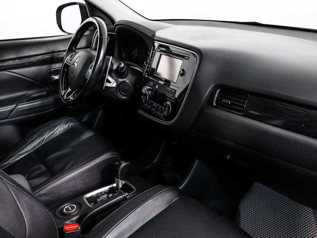 Mitsubishi Outlander с пробегом — 2016 год. Фото: #12