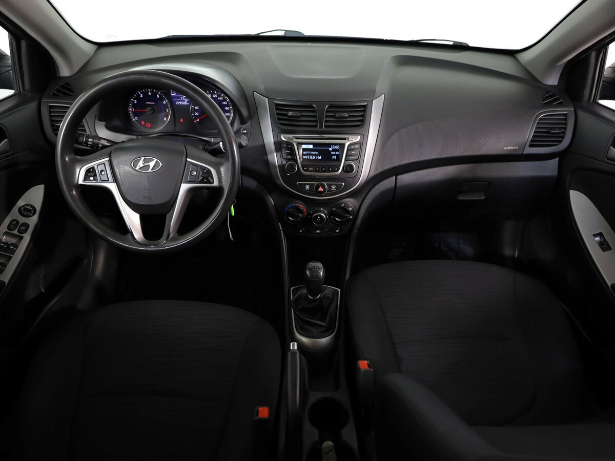 Hyundai Solaris с пробегом — 2016 год. Фото: #6