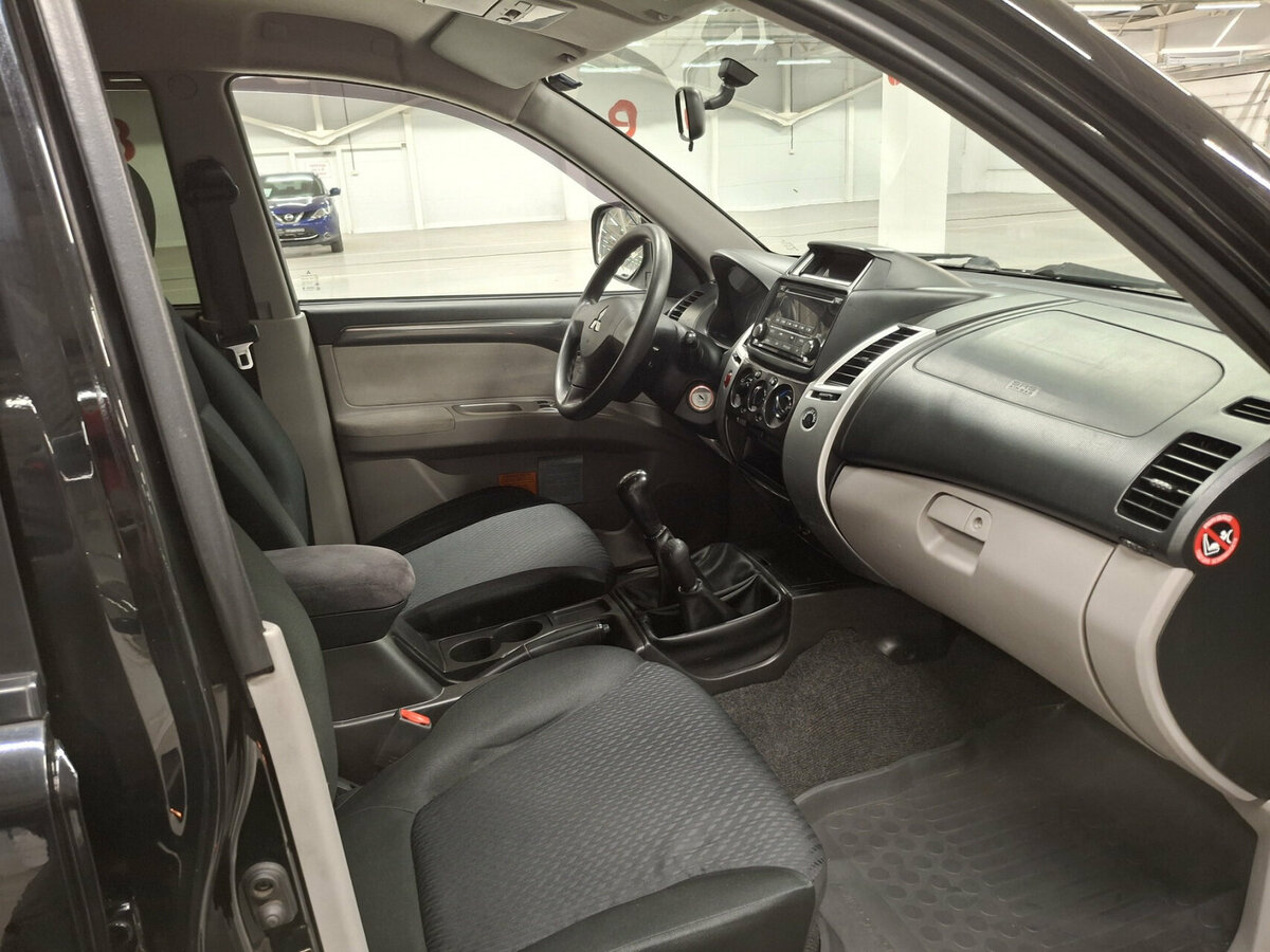 Mitsubishi Pajero Sport с пробегом — 2014 год. Фото: #10
