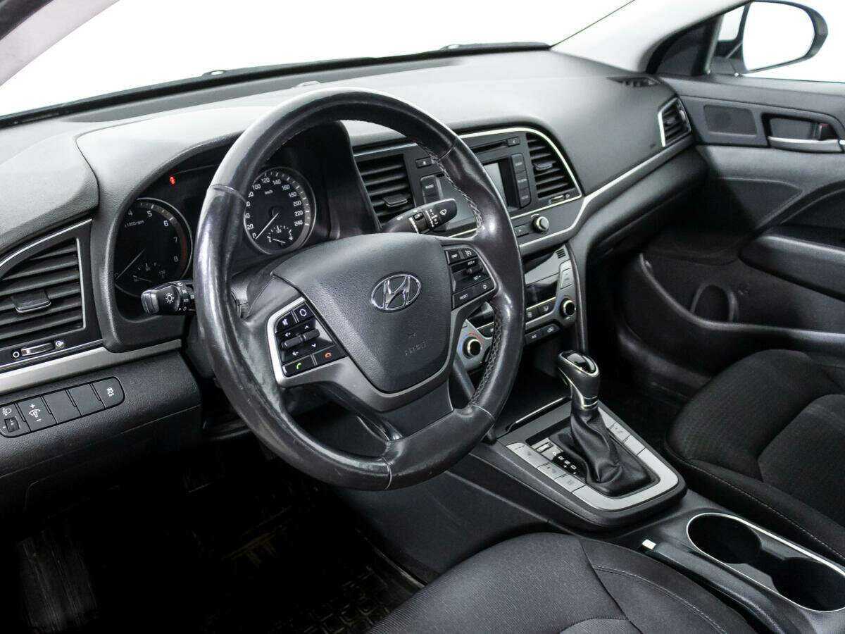 Hyundai Elantra с пробегом — 2017 год. Фото: #10