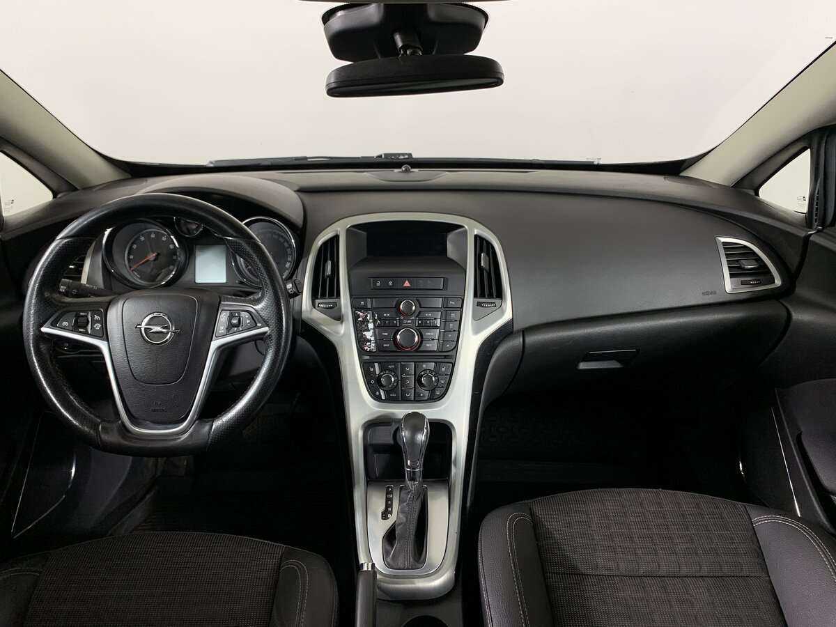 Opel Astra с пробегом — 2012 год. Фото: #7