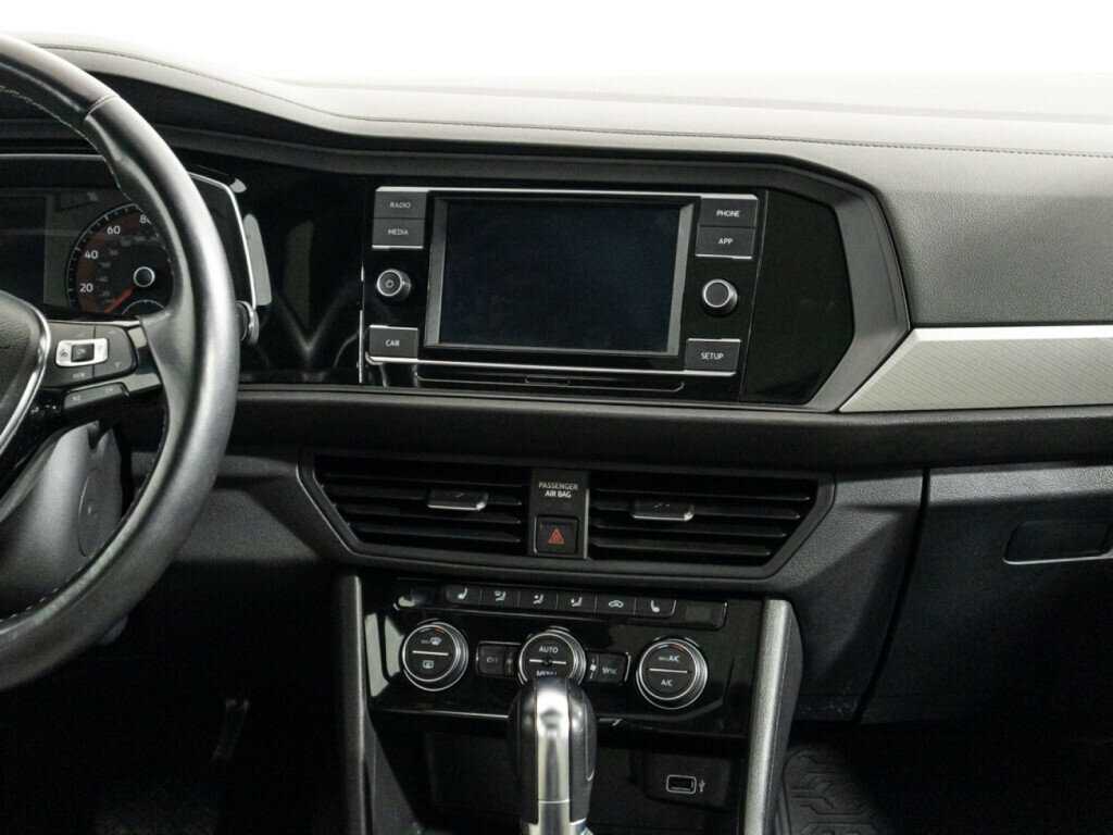 Volkswagen Jetta с пробегом — 2018 год. Фото: #13
