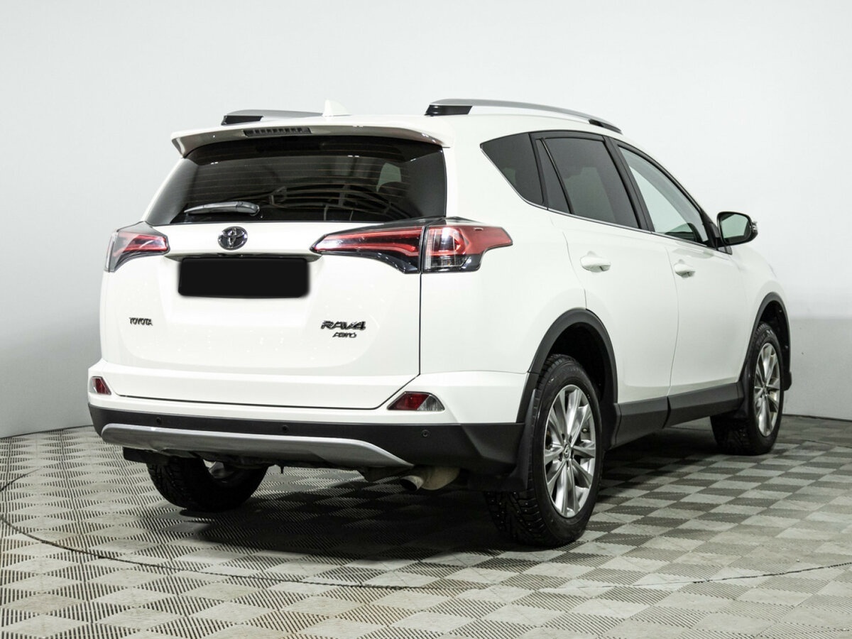 Toyota RAV4 с пробегом — 2017 год. Фото: #3