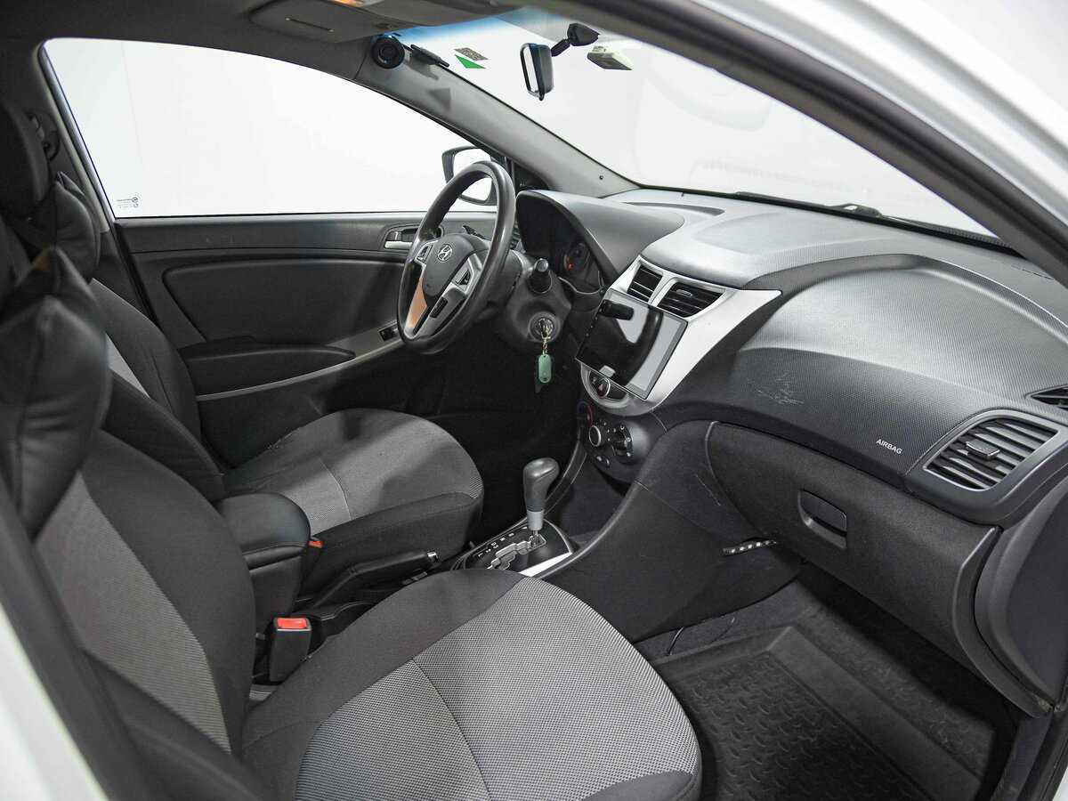 Hyundai Solaris с пробегом — 2013 год. Фото: #13