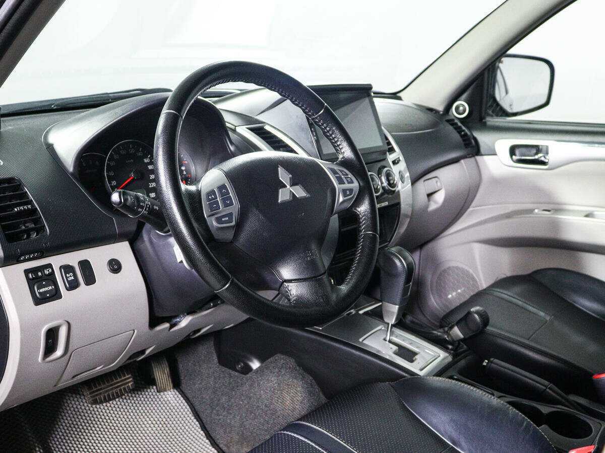 Mitsubishi Pajero Sport с пробегом — 2012 год. Фото: #10