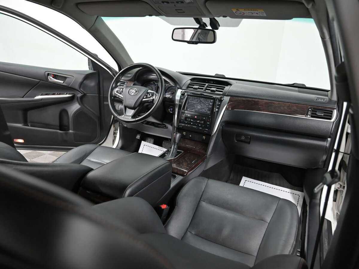 Toyota Camry с пробегом — 2017 год. Фото: #8