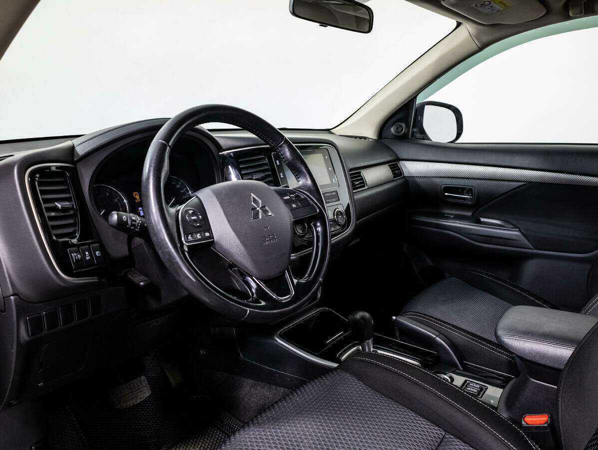 Mitsubishi Outlander с пробегом — 2018 год. Фото: #10