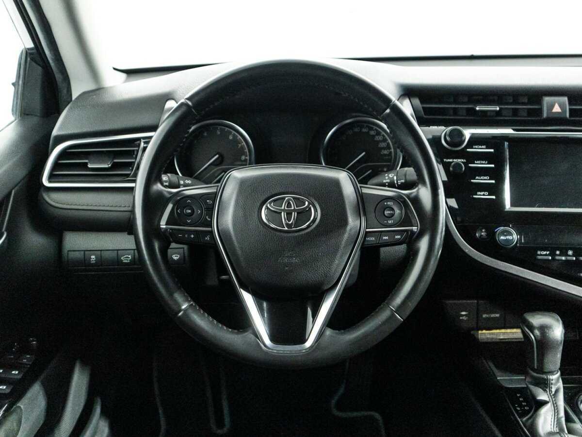 Toyota Camry с пробегом — 2020 год. Фото: #17