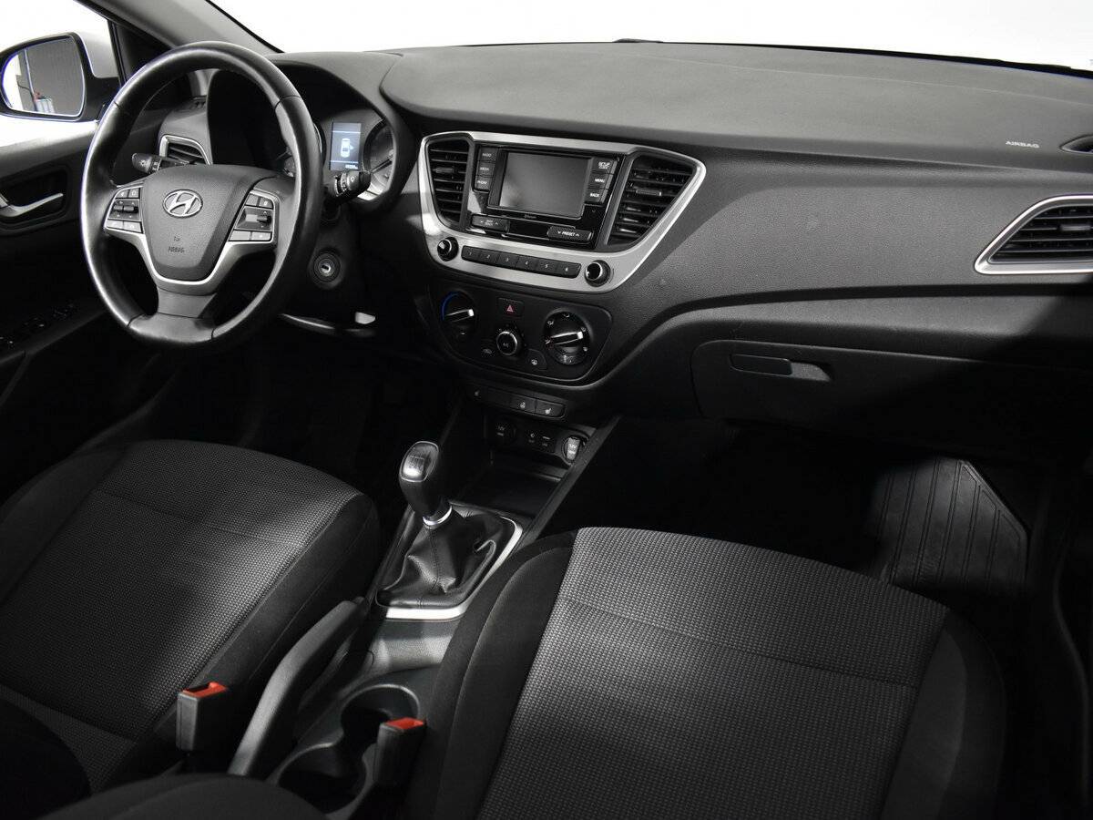 Hyundai Solaris с пробегом — 2017 год. Фото: #9