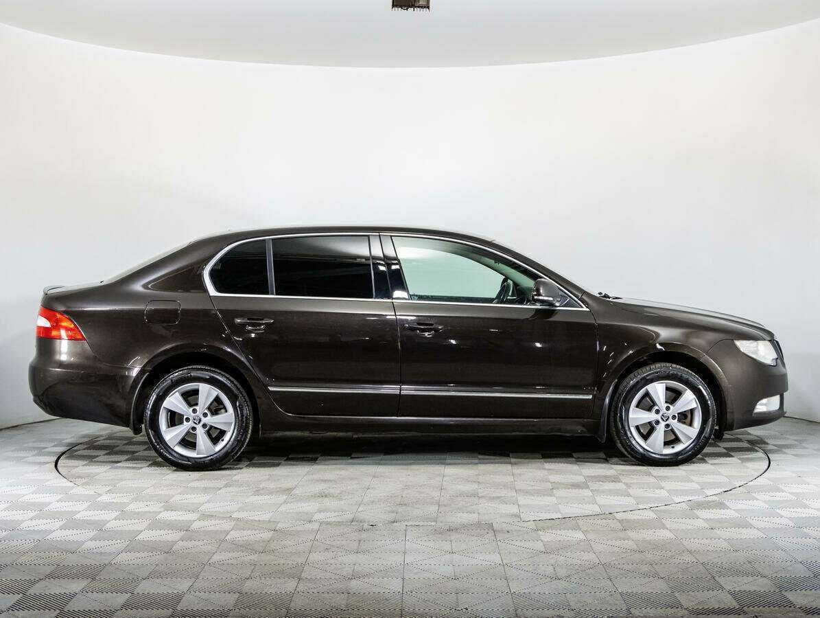 Skoda Superb с пробегом — 2012 год. Фото: #3