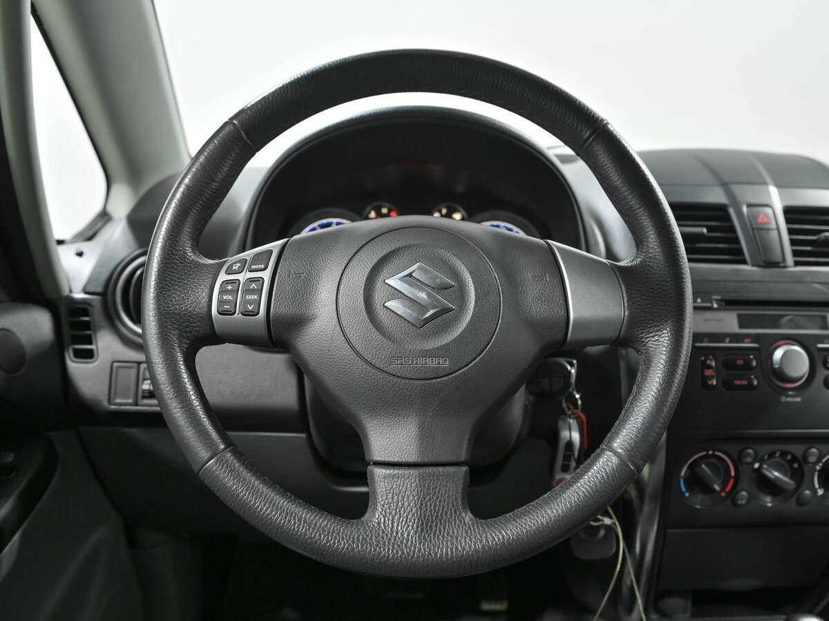 Suzuki SX4 с пробегом — 2013 год. Фото: #8
