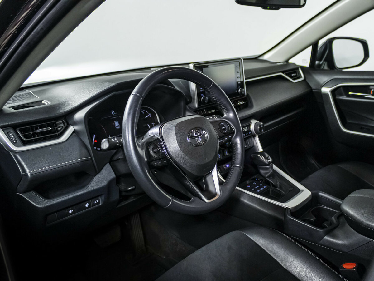 Toyota RAV4 с пробегом — 2021 год. Фото: #8