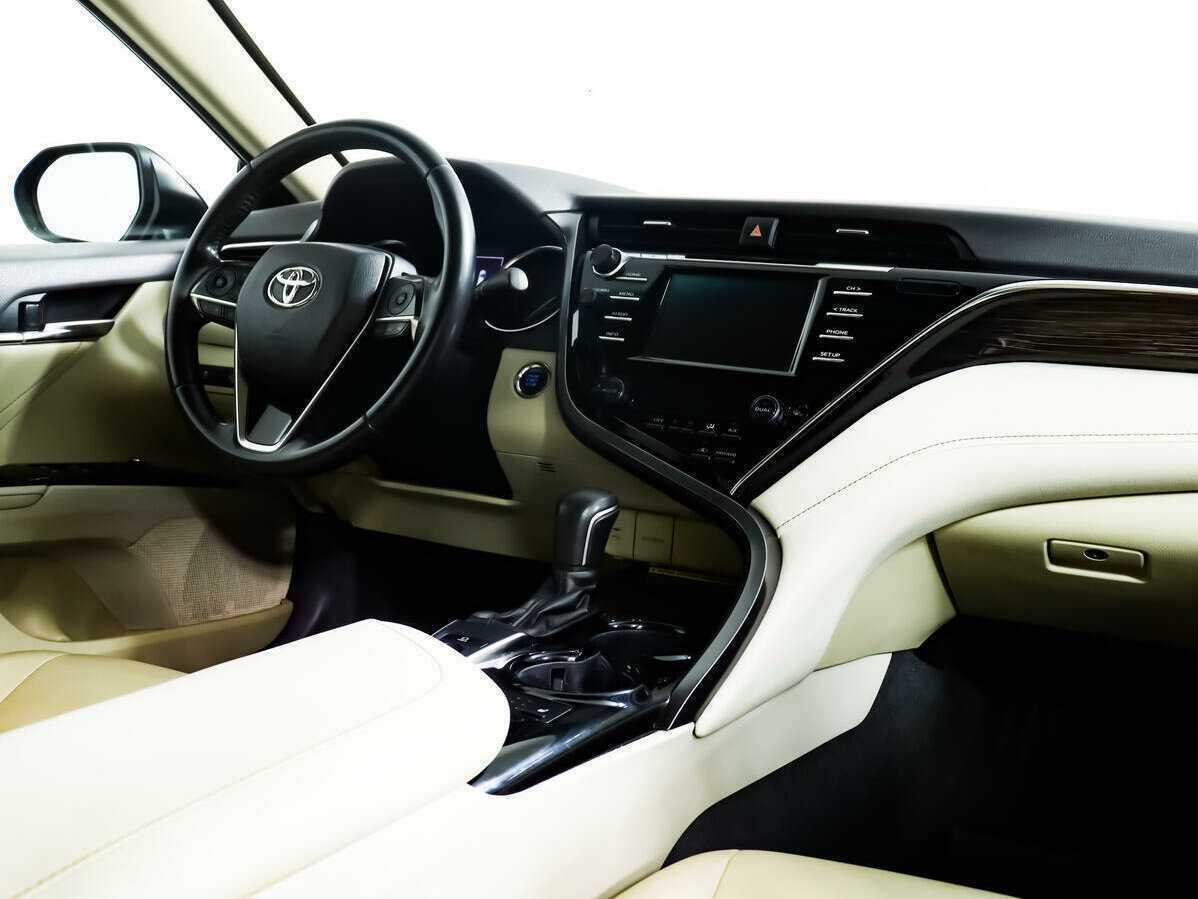 Toyota Camry с пробегом — 2019 год. Фото: #8