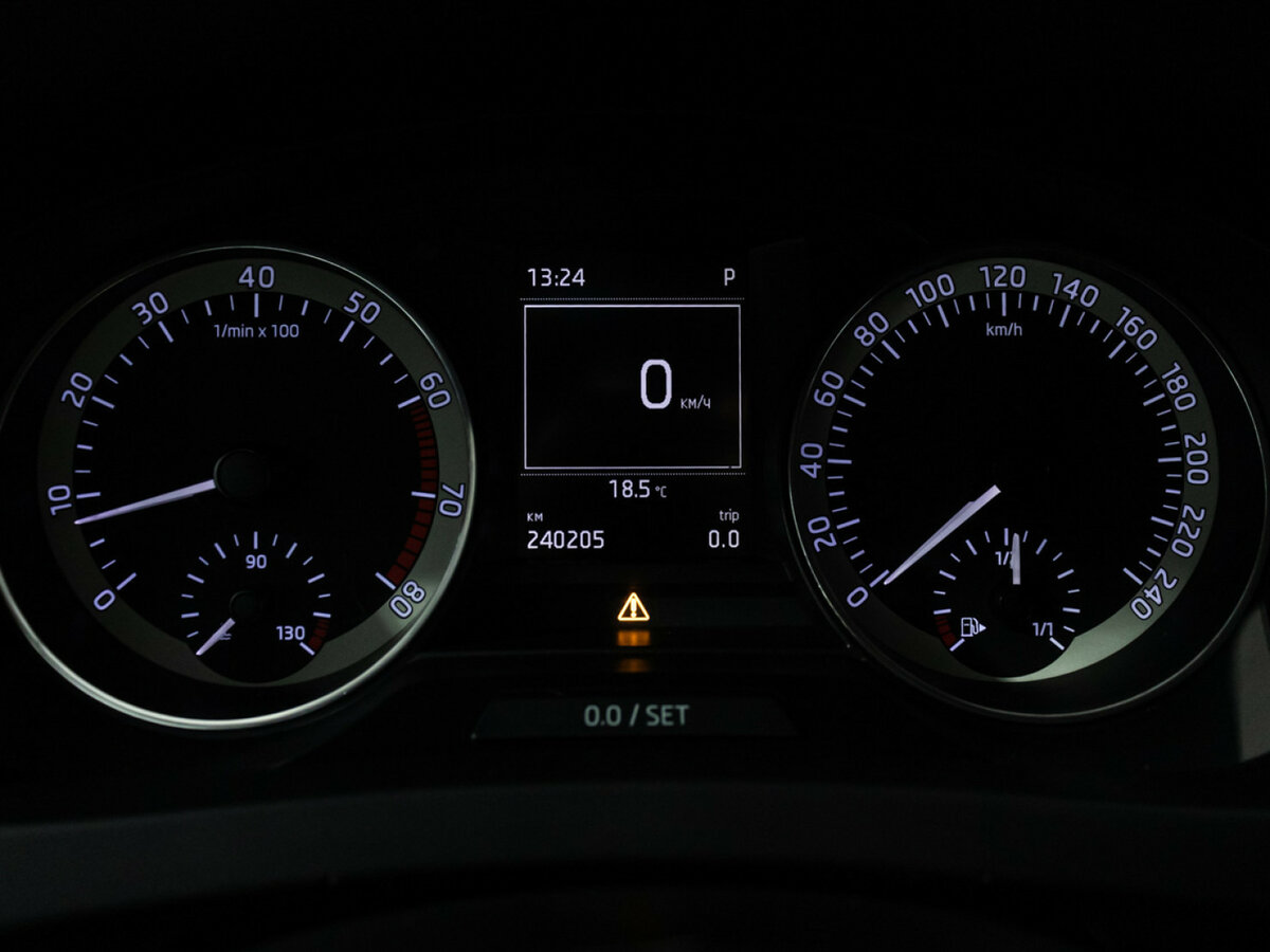 Skoda Rapid с пробегом — 2016 год. Фото: #11