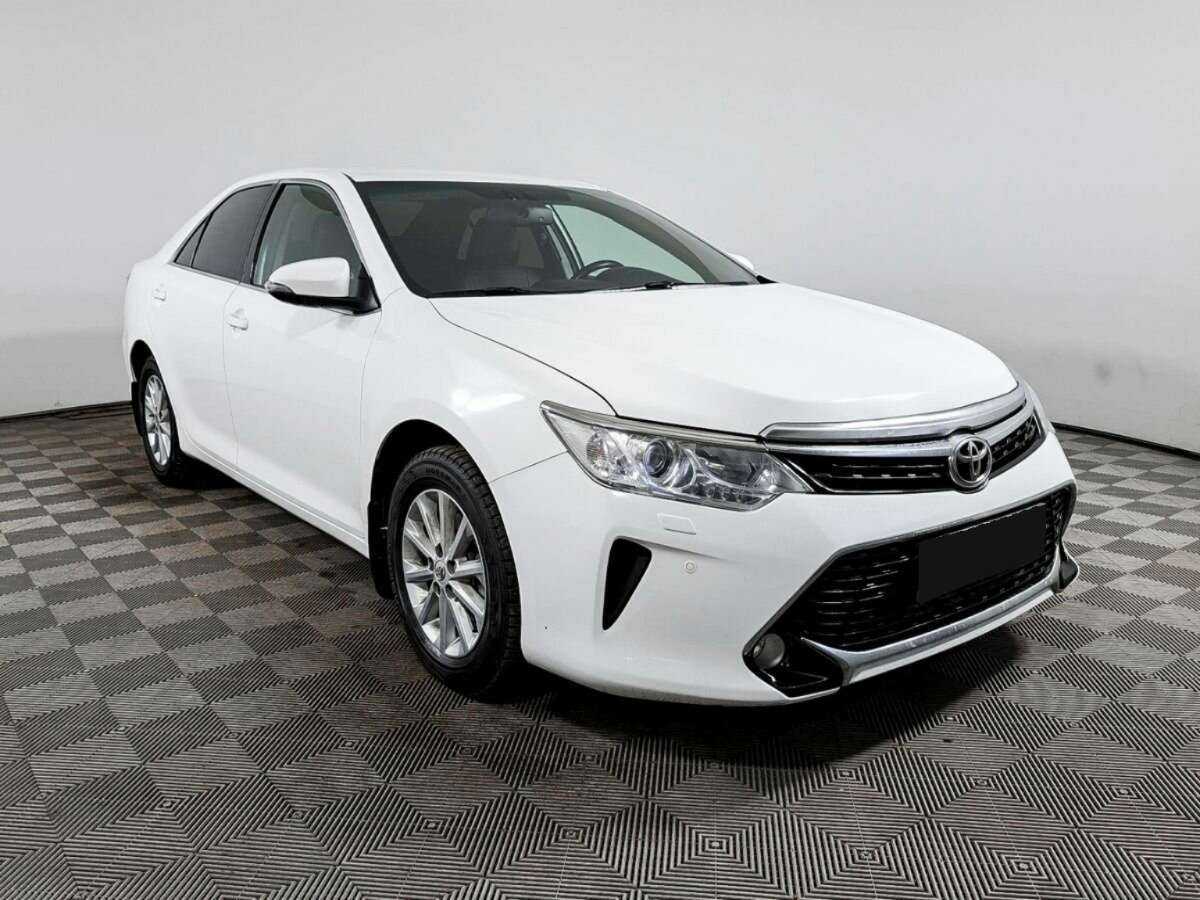 Toyota Camry с пробегом — 2016 год. Фото: #2
