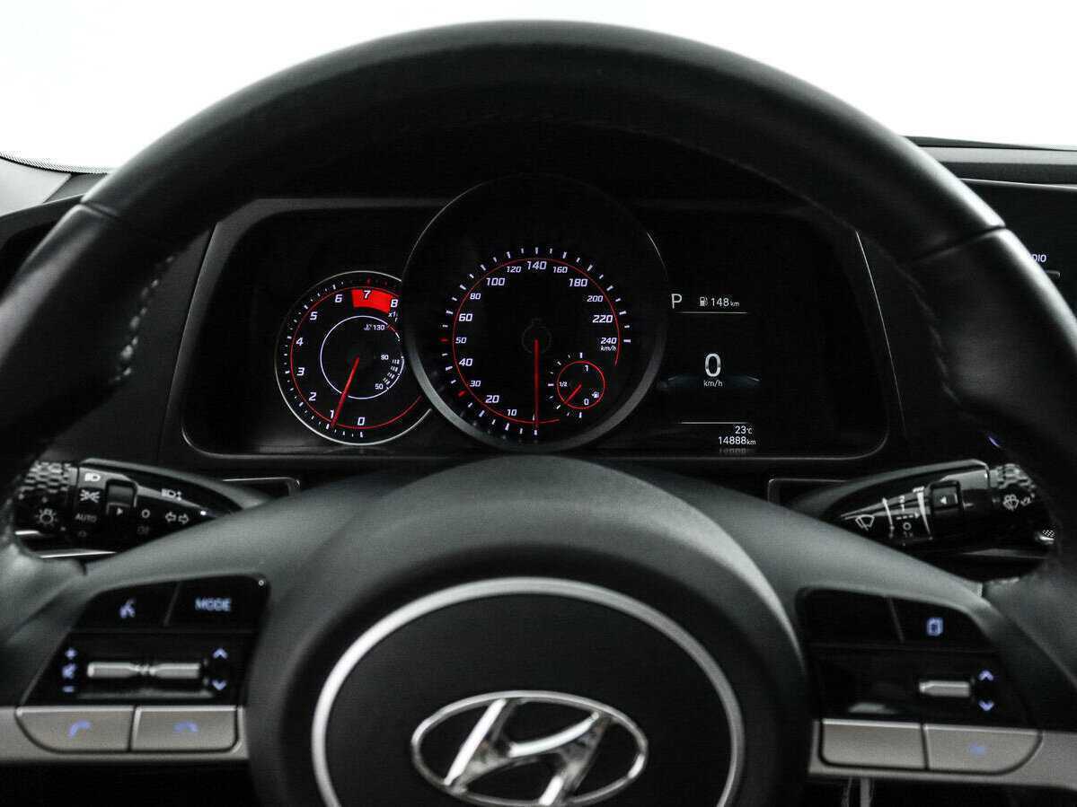 Hyundai Elantra с пробегом — 2021 год. Фото: #16