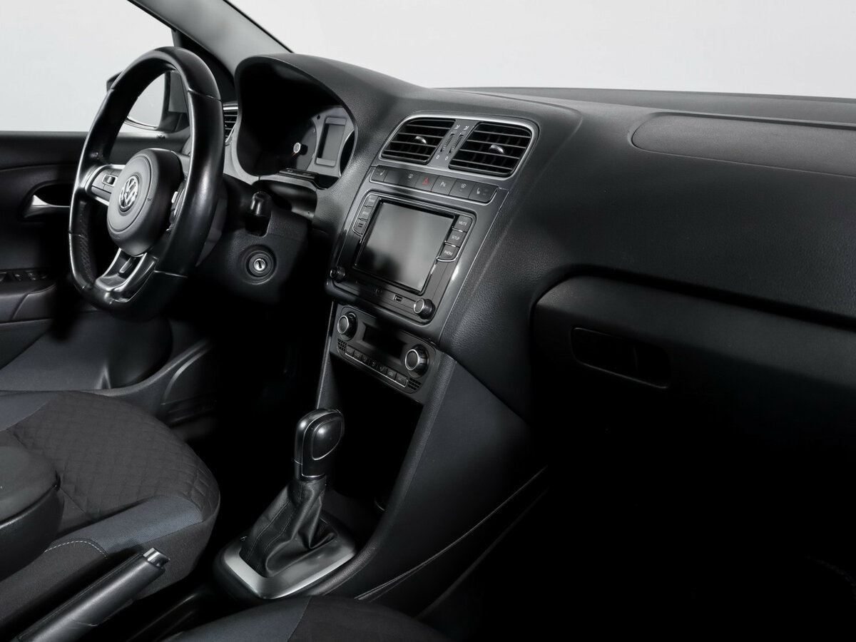 Volkswagen Polo с пробегом — 2019 год. Фото: #6