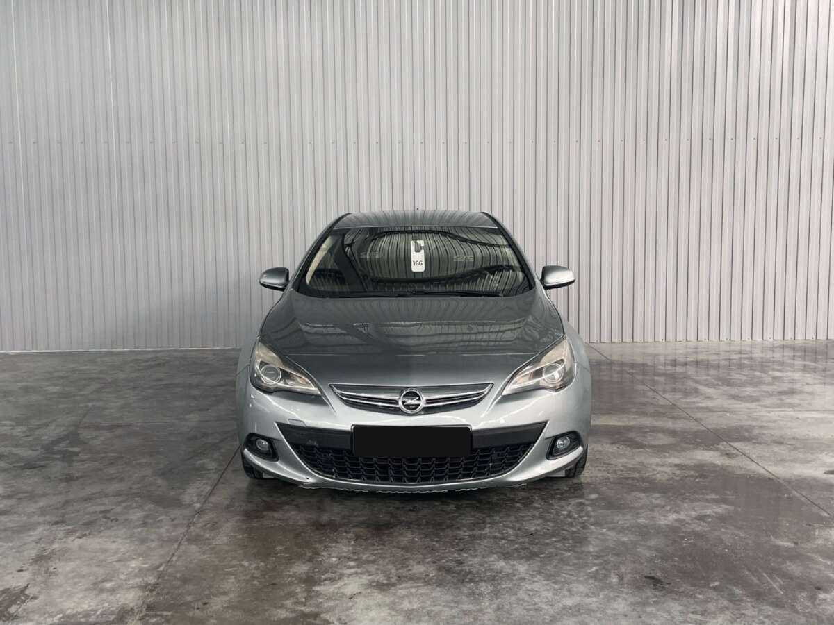 Opel Astra с пробегом — 2012 год. Фото: #1