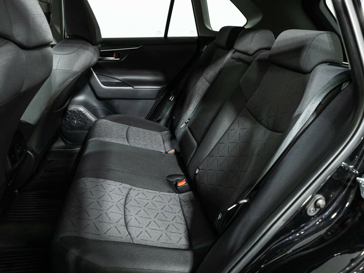Toyota RAV4 с пробегом — 2021 год. Фото: #7