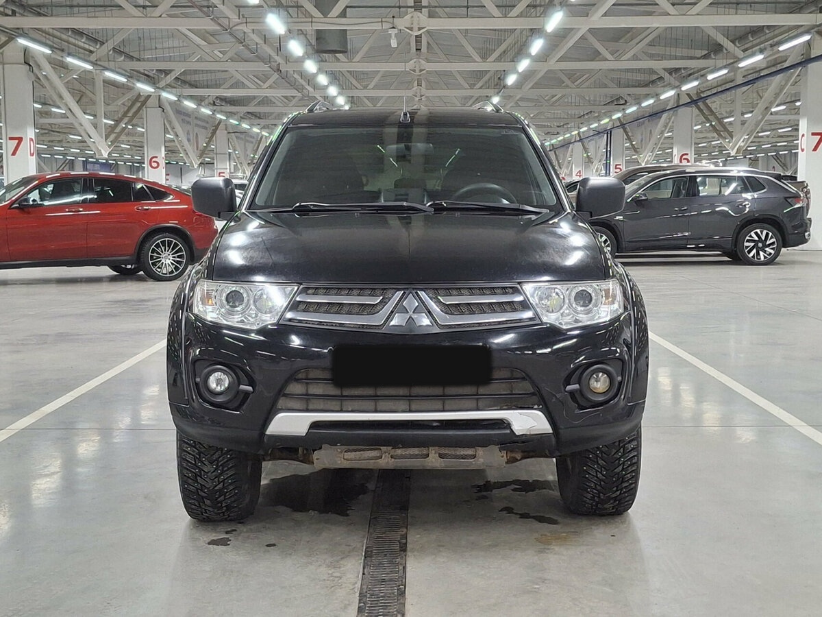 Mitsubishi Pajero Sport с пробегом — 2014 год. Фото: #1