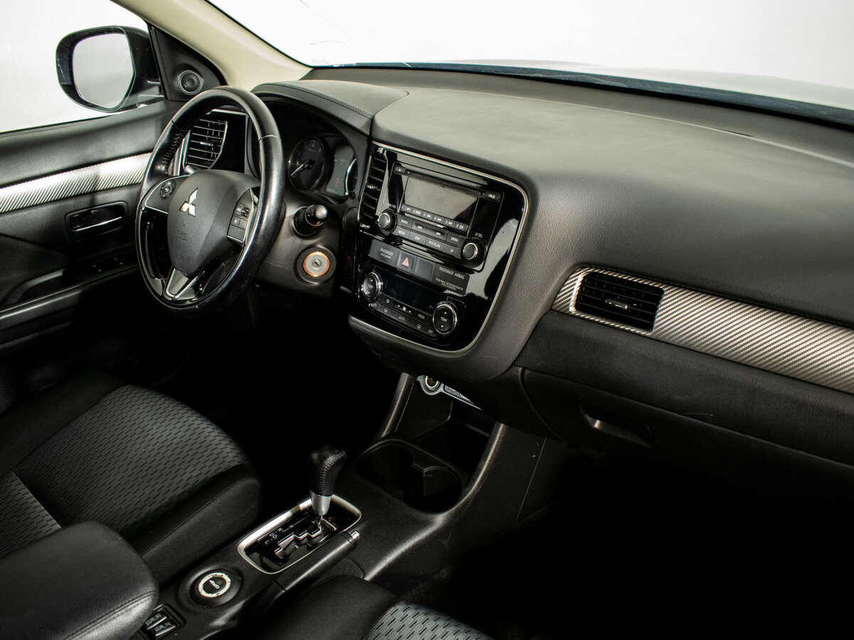 Mitsubishi Outlander с пробегом — 2015 год. Фото: #9