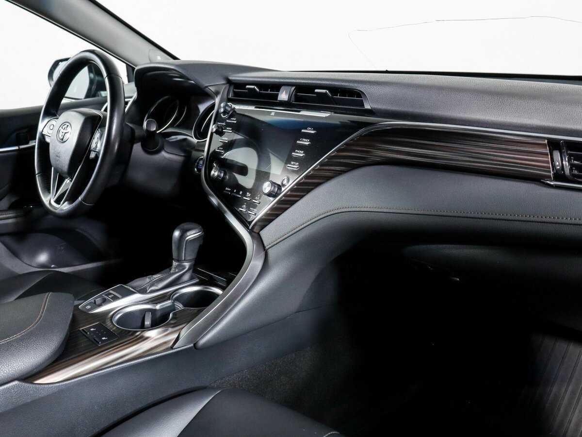 Toyota Camry с пробегом — 2018 год. Фото: #5