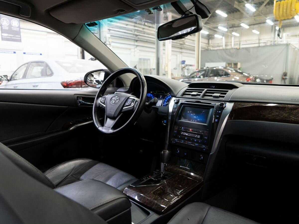 Toyota Camry с пробегом — 2015 год. Фото: #18