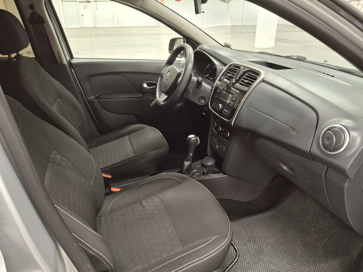 Renault Logan с пробегом — 2015 год. Фото: #10