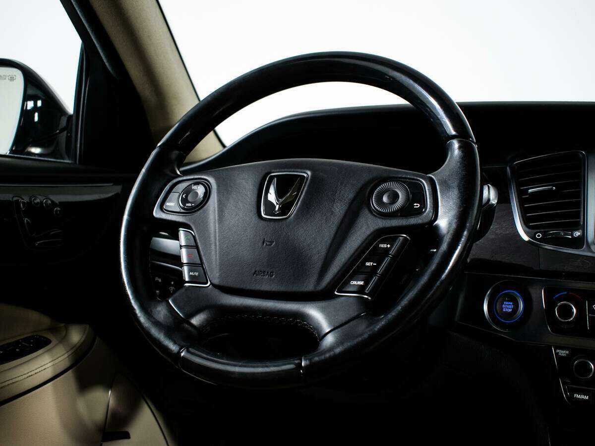 Hyundai Equus с пробегом — 2013 год. Фото: #12