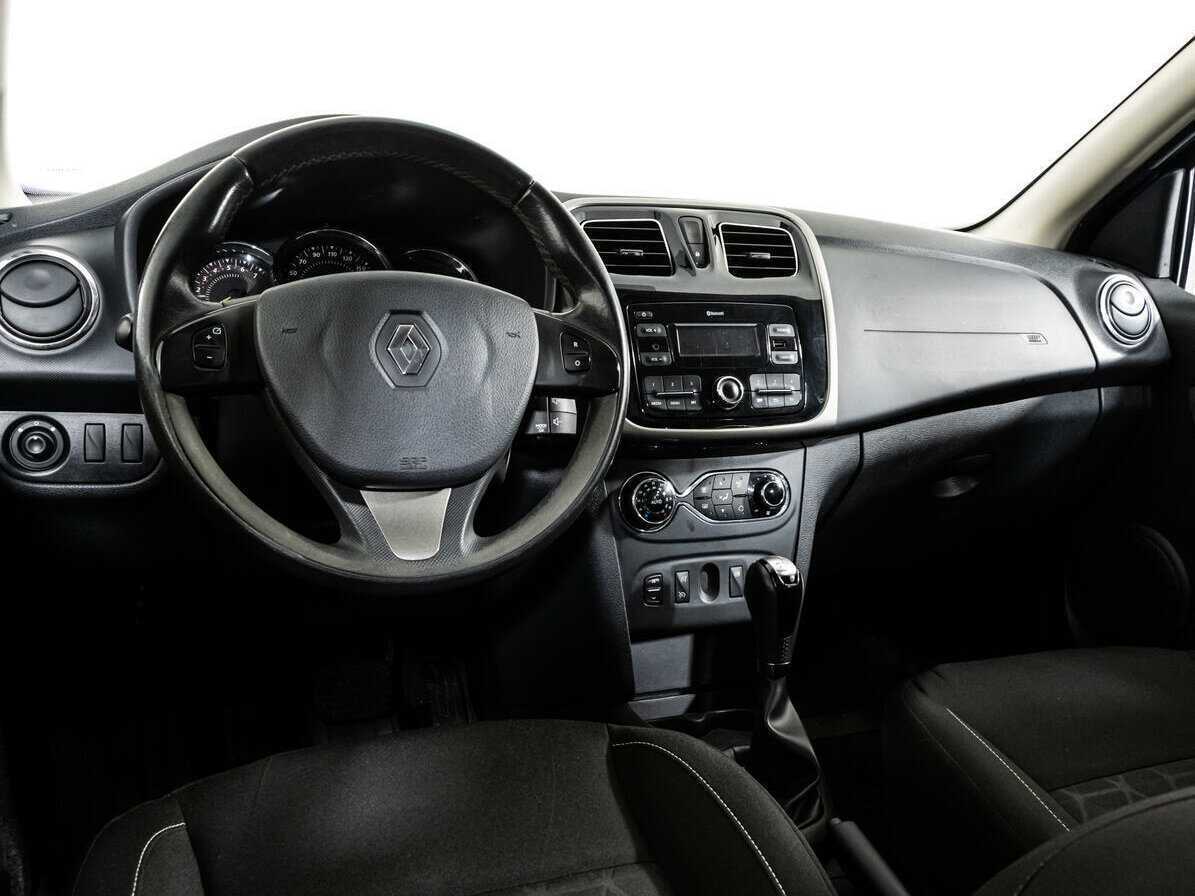 Renault Sandero с пробегом — 2017 год. Фото: #10