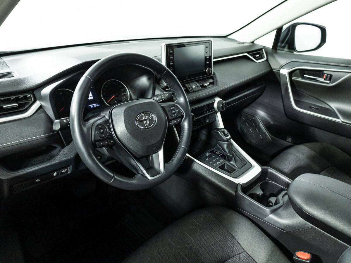 Toyota RAV4 с пробегом — 2021 год. Фото: #8