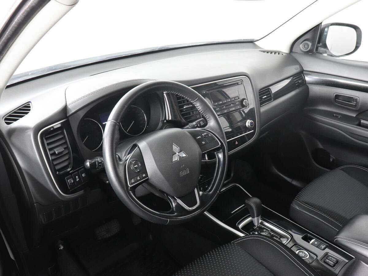 Mitsubishi Outlander с пробегом — 2020 год. Фото: #8