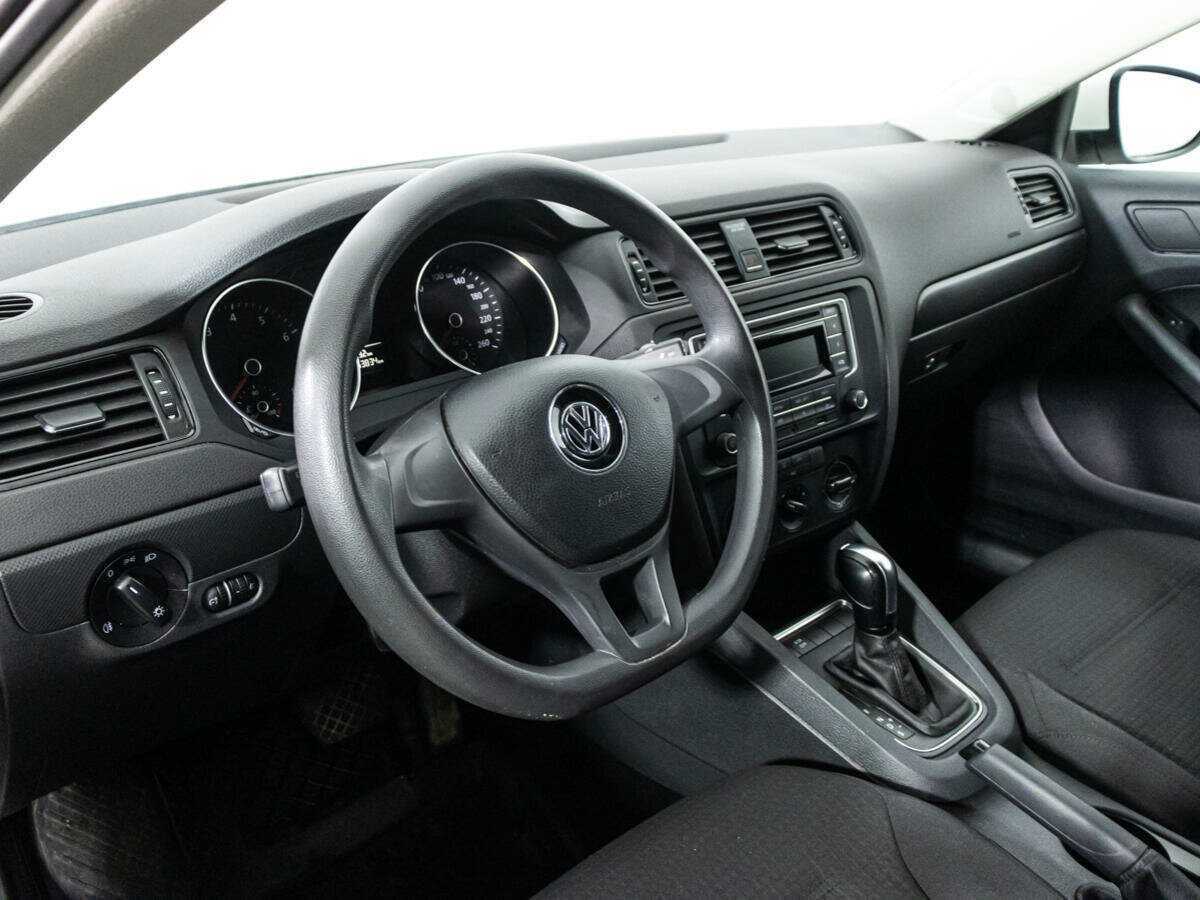 Volkswagen Jetta с пробегом — 2015 год. Фото: #10