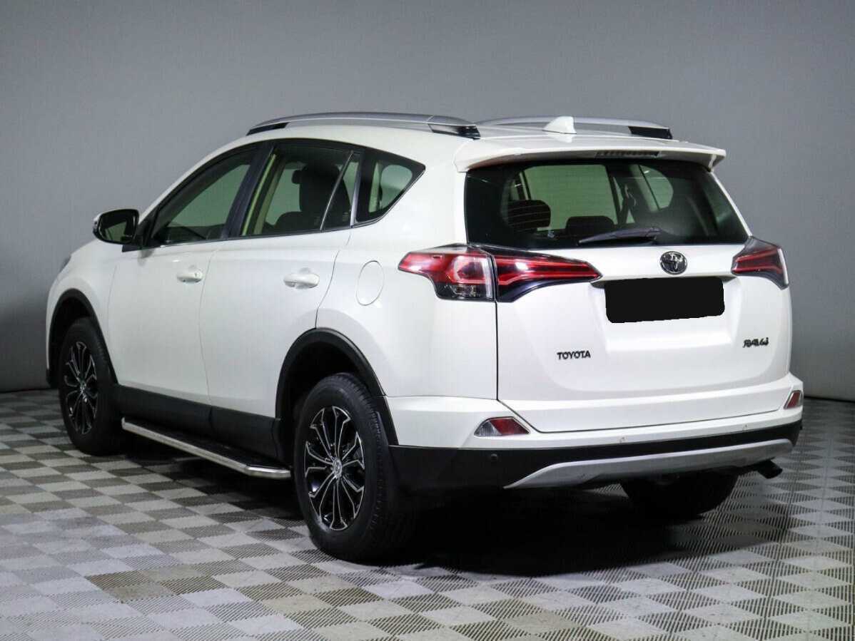 Toyota RAV4 с пробегом — 2015 год. Фото: #6