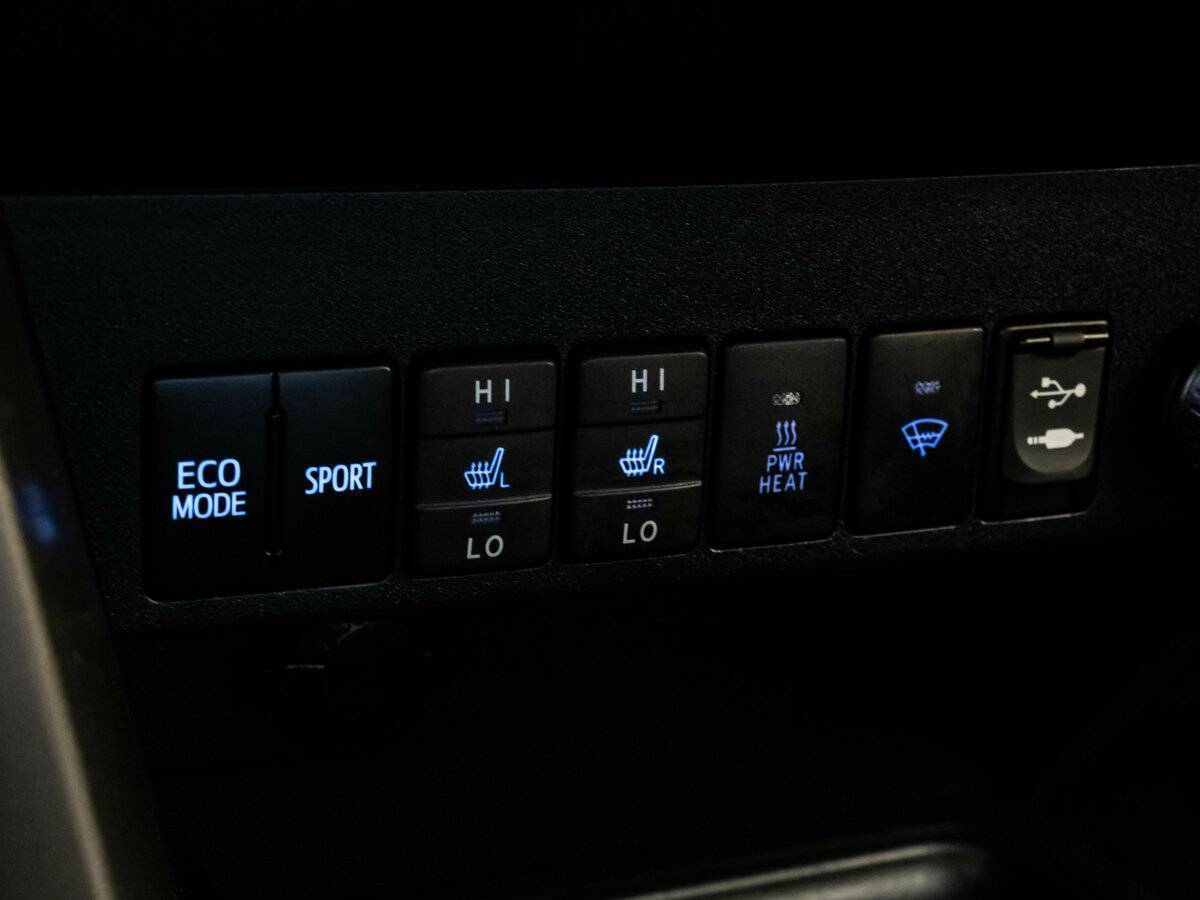 Toyota RAV4 с пробегом — 2015 год. Фото: #11