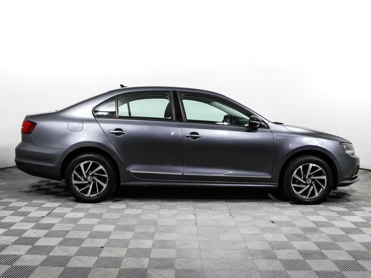Volkswagen Jetta с пробегом — 2017 год. Фото: #3