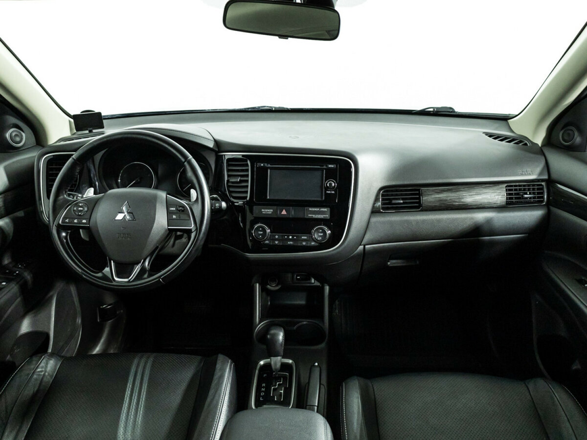 Mitsubishi Outlander с пробегом — 2016 год. Фото: #11