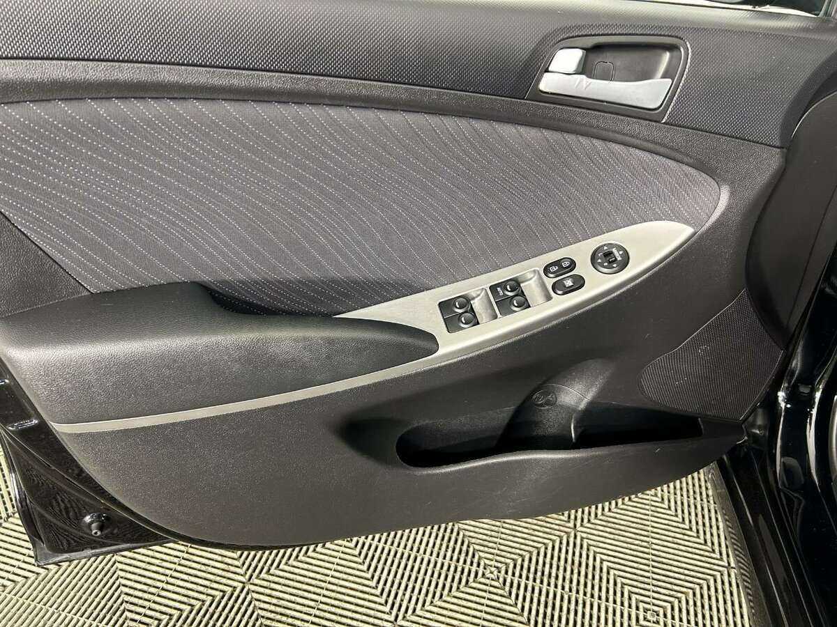 Hyundai Solaris с пробегом — 2015 год. Фото: #7