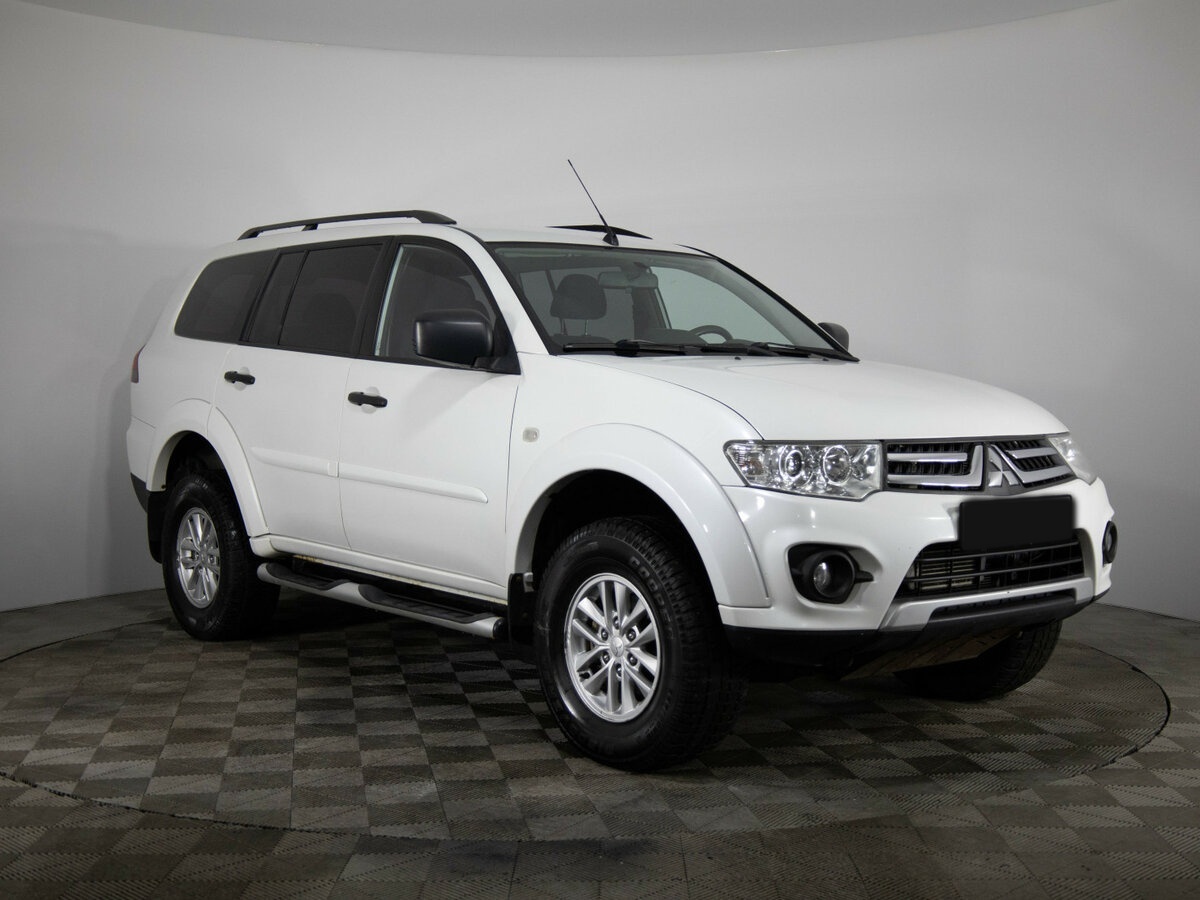 Mitsubishi Pajero Sport с пробегом — 2014 год. Фото: #2
