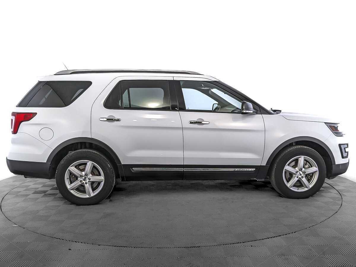 Ford Explorer с пробегом — 2017 год. Фото: #3