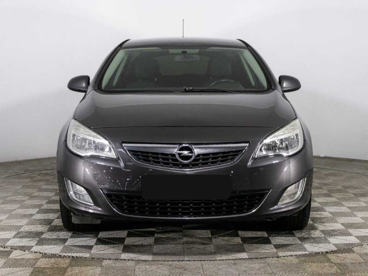Opel Astra с пробегом — 2012 год. Фото: #0
