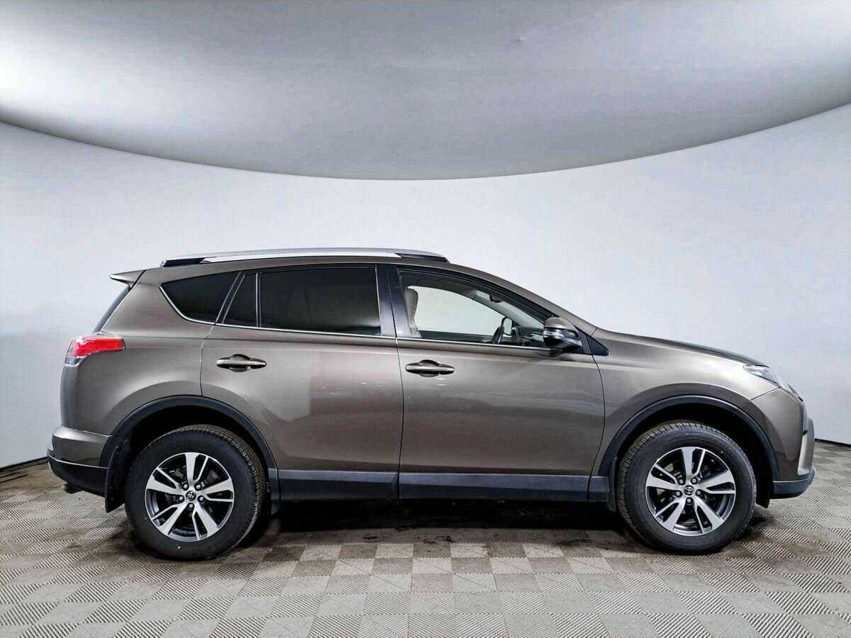 Toyota RAV4 с пробегом — 2019 год. Фото: #3