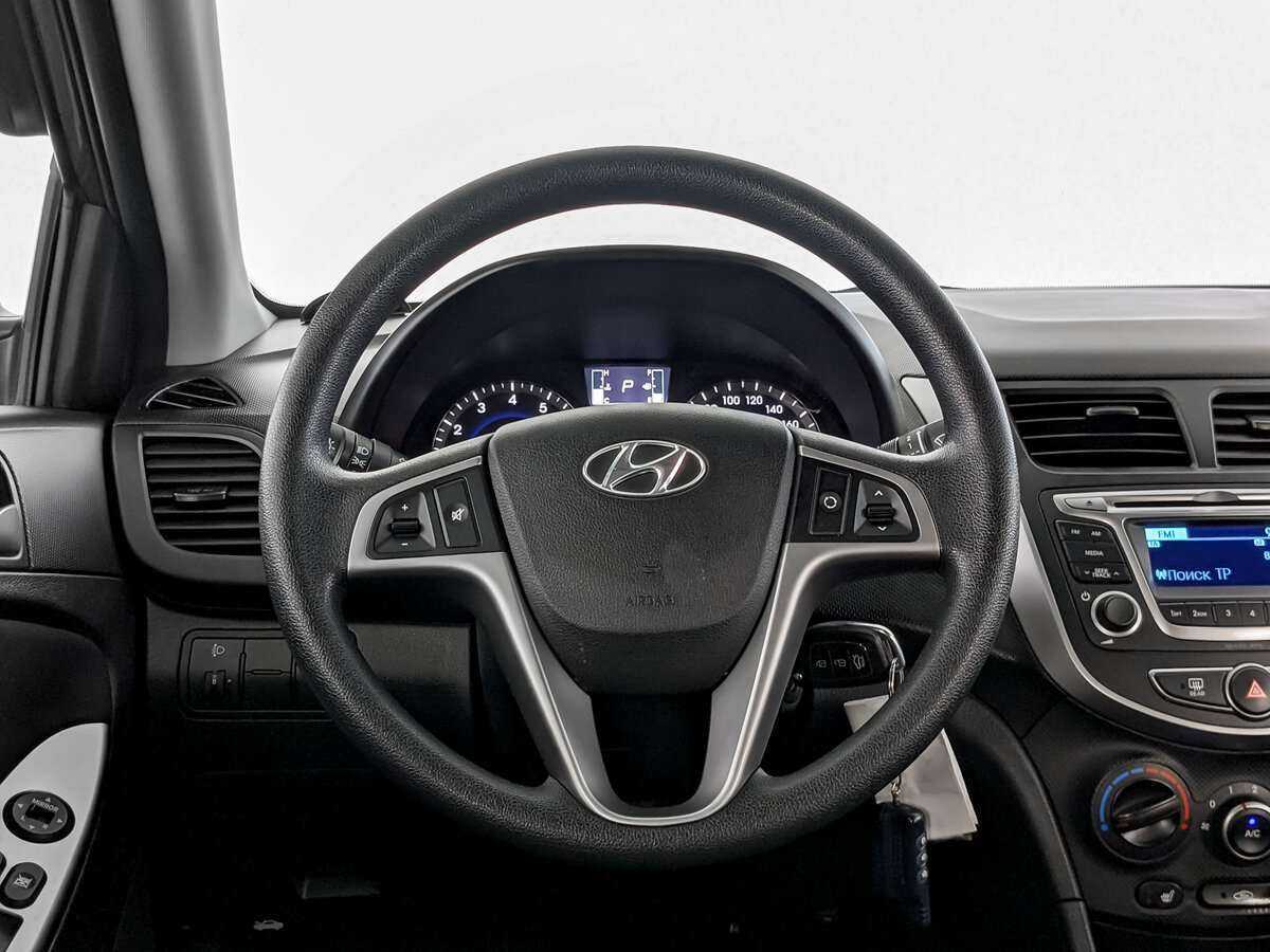 Hyundai Solaris с пробегом — 2015 год. Фото: #16