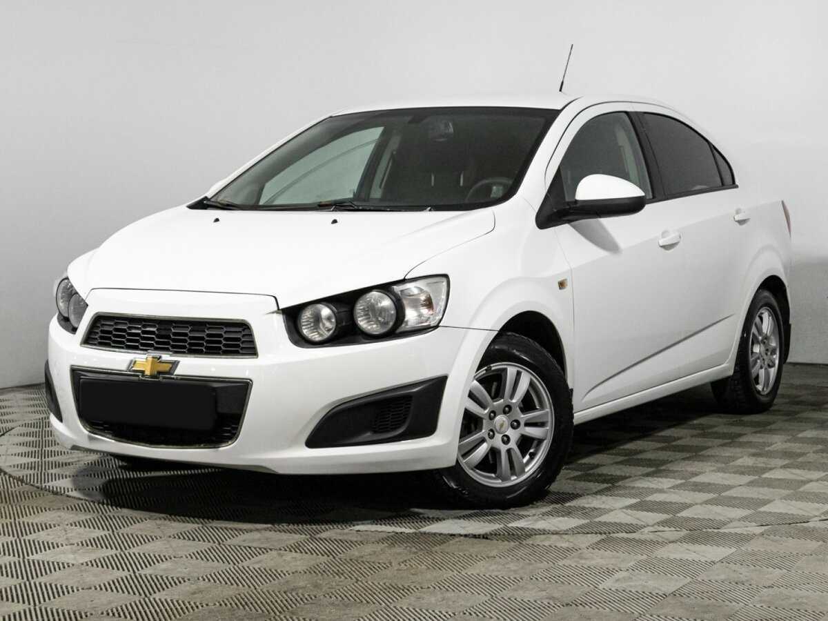 Chevrolet Aveo с пробегом — 2015 год. Фото: #0