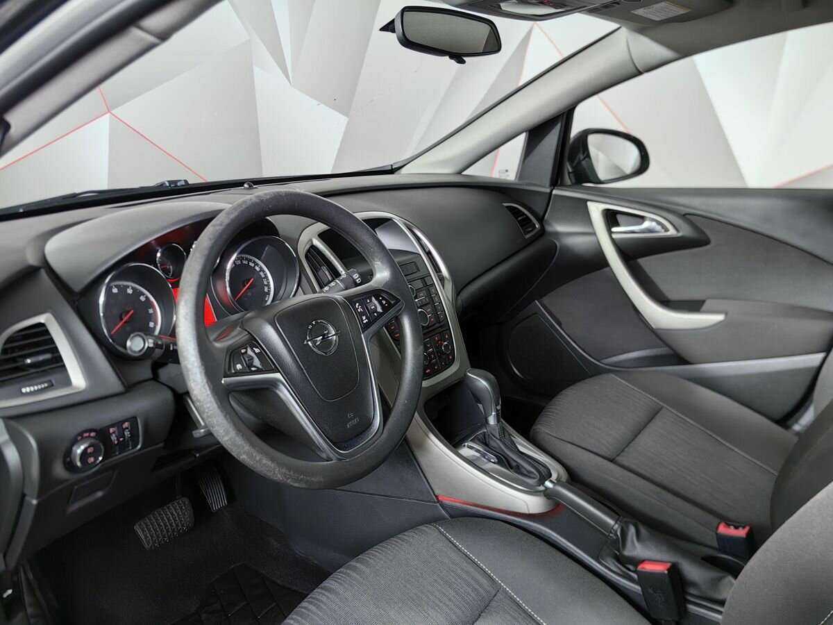 Opel Astra с пробегом — 2012 год. Фото: #11
