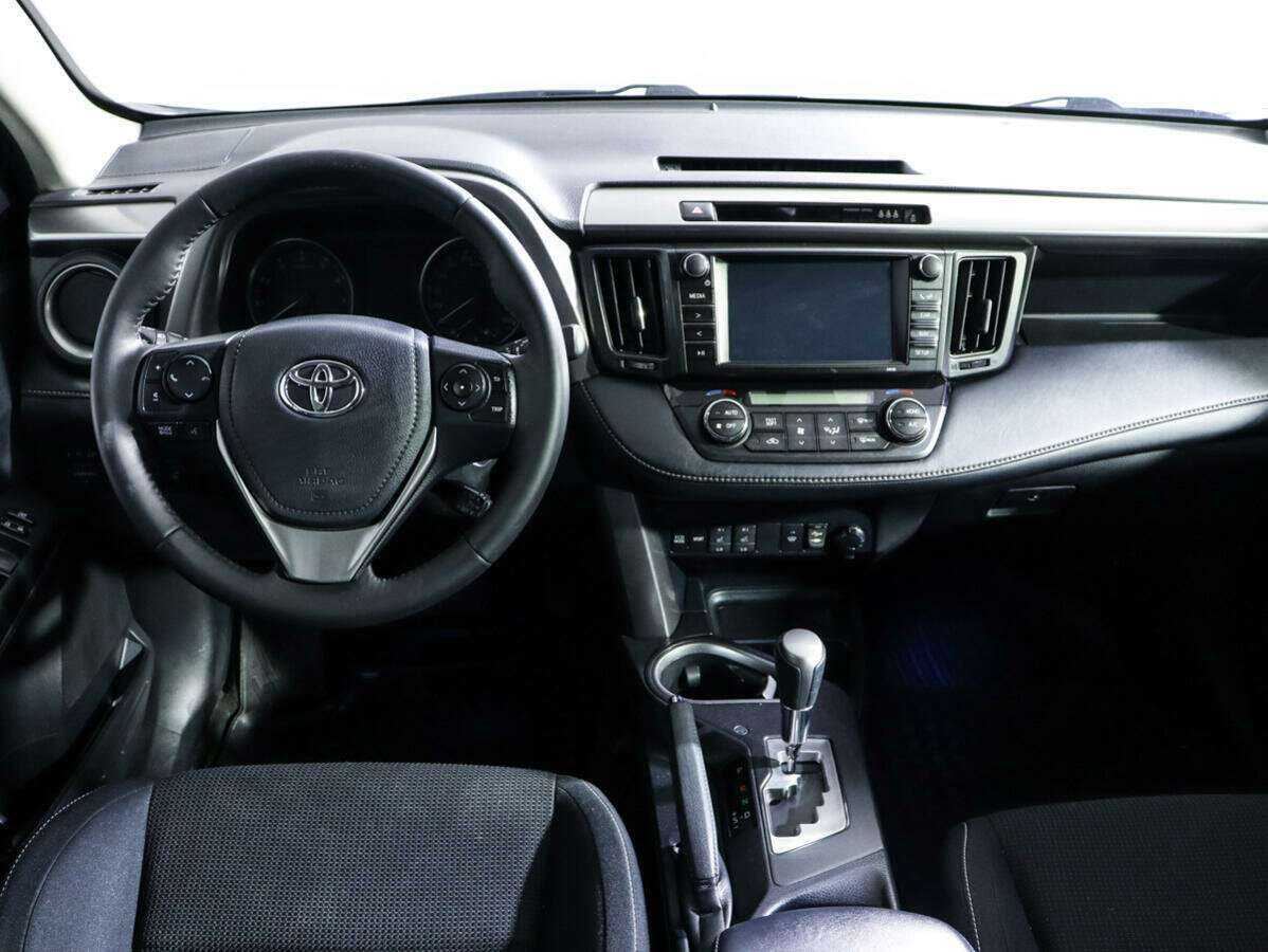 Toyota RAV4 с пробегом — 2017 год. Фото: #10