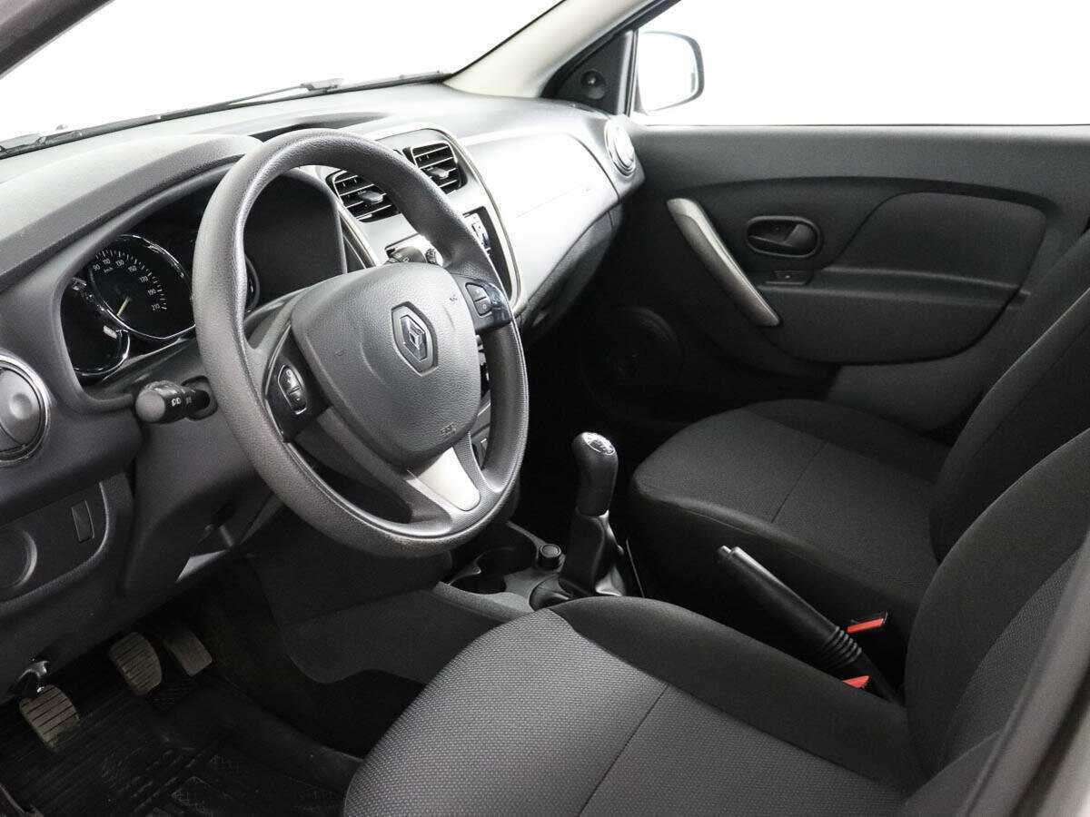 Renault Sandero с пробегом — 2015 год. Фото: #9